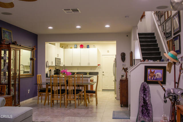 Dining Area & Kitchen