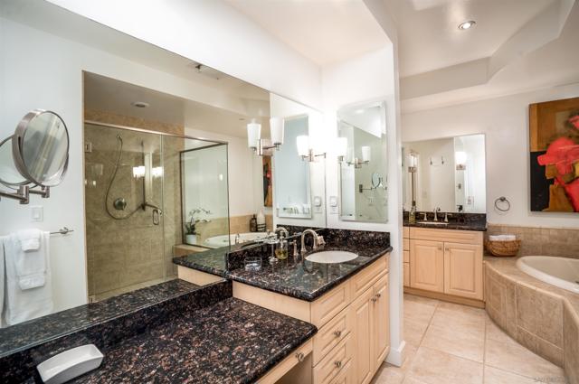 1000 Genter St, La Jolla CA: https://media.crmls.org/mediaz/ff7ddd85-6e5c-47e8-99d2-2a973c81c3e3.jpg