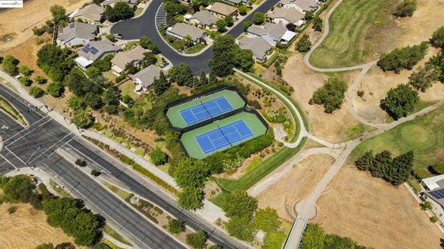 1040 Bismarck Terr, Brentwood CA: https://media.crmls.org/mediaz/ff7e180b-4071-4547-9bb5-5bfa9285ffd9.jpg