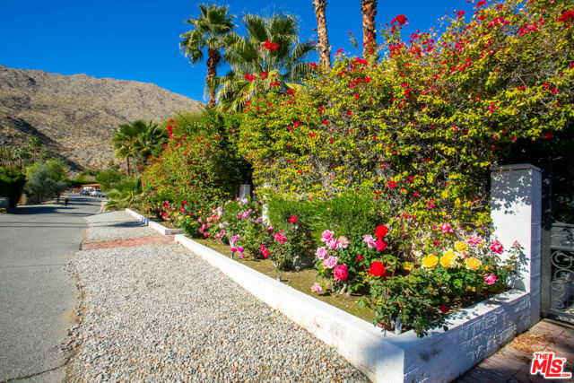 148 W Camino Descanso, Palm Springs, CA 92264