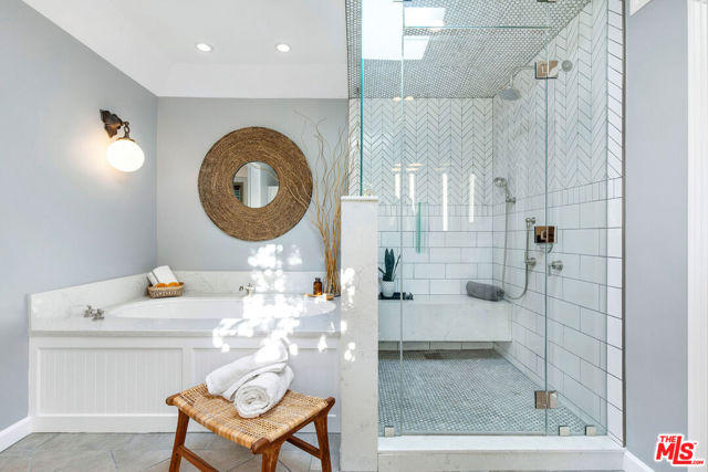 10155 Valley Spring Lane, Toluca Lake CA: https://media.crmls.org/mediaz/ff7e73aa-5062-4a2e-a91f-f4a98201366c.jpg