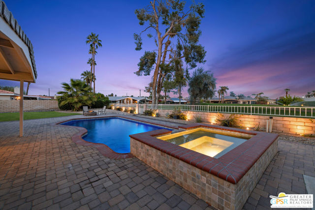 2002 S Bobolink Lane, Palm Springs CA: https://media.crmls.org/mediaz/ff7f98a9-f711-4d60-a549-db4c7c337a8f.jpg