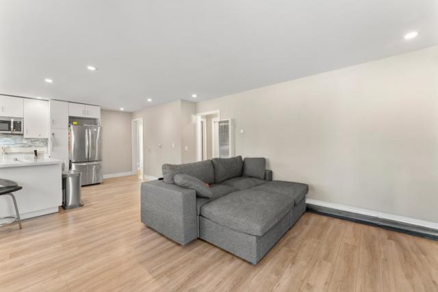 4 Athlone Way, Menlo Park CA: https://media.crmls.org/mediaz/ff805142-5b53-45d8-98ea-957133e503b7.jpg