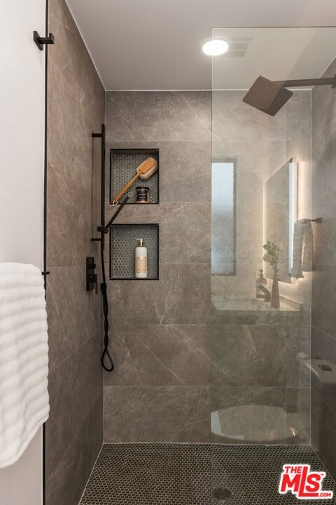 1210 N Kings Road, West Hollywood CA: https://media.crmls.org/mediaz/ff807567-fdd4-42a4-9a89-eb10fd75bb59.jpg