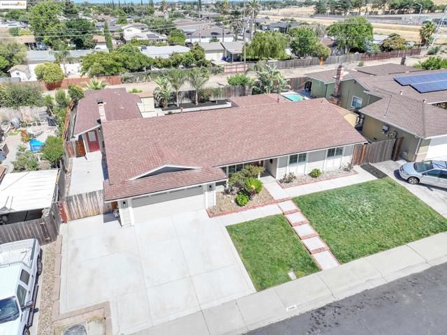 2086 Oakridge Ln, Pittsburg CA: https://media.crmls.org/mediaz/ff80aa5a-e723-4fe4-970e-ee2960268332.jpg