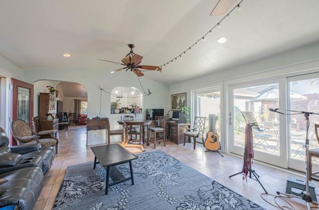 267 Palo Verde Street, Greenfield CA: https://media.crmls.org/mediaz/ff81f9fd-8386-4562-b45a-028c86bd666c.jpg