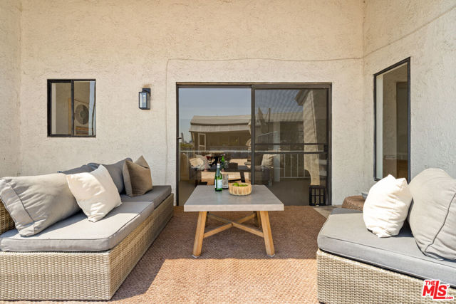 1742 S Bentley Avenue, Los Angeles CA: https://media.crmls.org/mediaz/ff8223ab-4433-4af3-a407-82fb8d9b7ac7.jpg