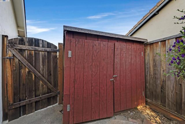 35629 Dee Pl, Fremont CA: https://media.crmls.org/mediaz/ff826658-800b-44aa-a282-464d92ec6270.jpg