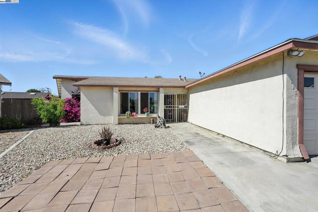 10293 Covina Pl, San Diego CA: https://media.crmls.org/mediaz/ff83116b-bee7-4c0a-b1e9-317c006d7090.jpg