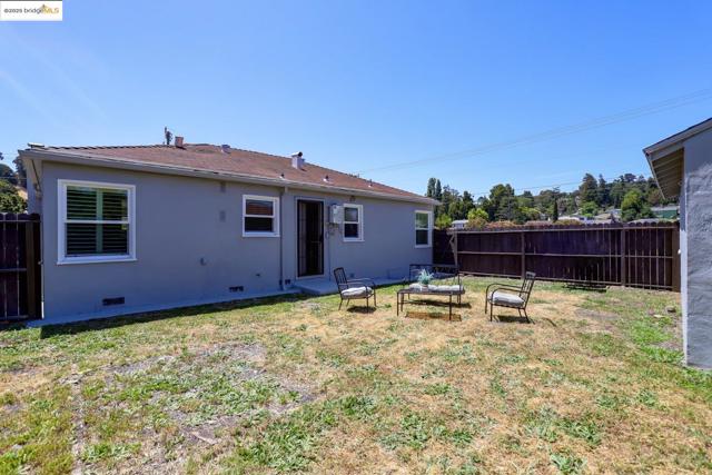 4103 Dickson Ct, Oakland CA: https://media.crmls.org/mediaz/ff83248b-5d25-4cfe-ad7b-64cf0d430125.jpg