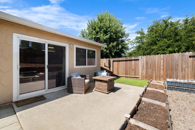 4165 Ernestine Way, North Highlands CA: https://media.crmls.org/mediaz/ff83f550-d851-4ccc-b95e-1d591e06de76.jpg