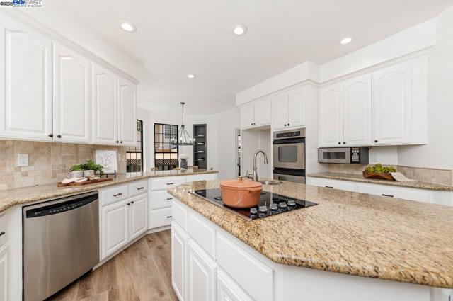 942 Finovino Ct, Pleasanton CA: https://media.crmls.org/mediaz/ff841e17-ad1d-4cfd-a491-0e3bb9e3a56a.jpg