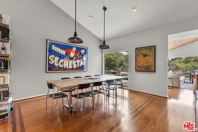 10697 Calle Quebrada, Goleta CA: https://media.crmls.org/mediaz/ff8447e7-20be-4225-8967-2349ca0f7767.jpg