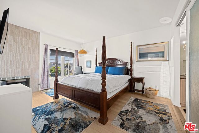 6220 Pacific Avenue, Playa del Rey CA: https://media.crmls.org/mediaz/ff84767d-36f3-460a-b50c-c531aba99f6a.jpg