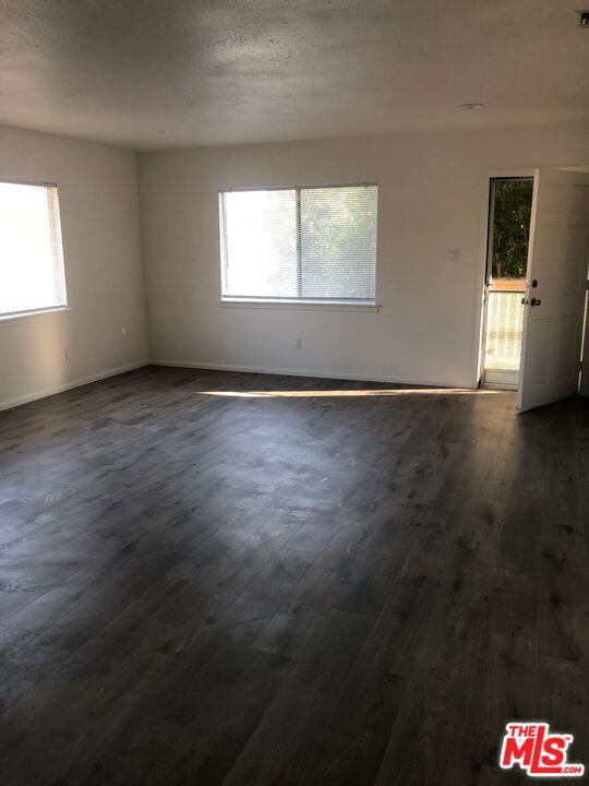 410 N Frederic Street, Burbank CA: https://media.crmls.org/mediaz/ff848fc1-9fe7-49b9-a76a-94dfbe2ce0c8.jpg