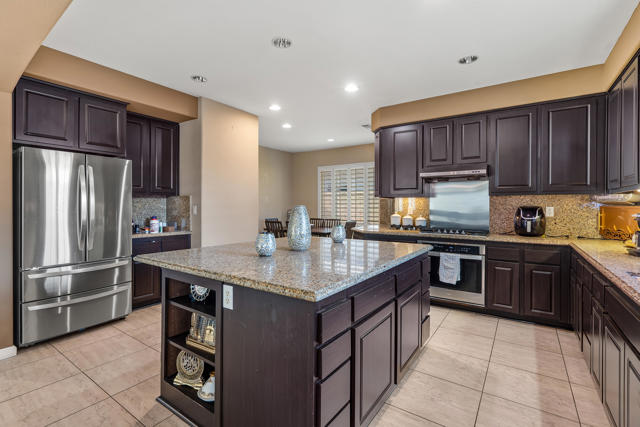 Image 15 of 53 For 82688 Mandrone Drive