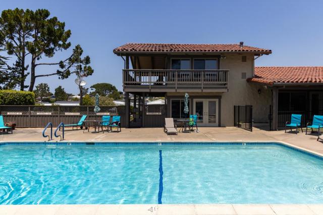 120 Oceanview Ave, Half Moon Bay CA: https://media.crmls.org/mediaz/ff856d34-17de-40dc-980a-c689c9d15d0d.jpg