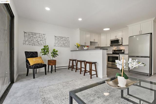 5 Admiral Dr, Emeryville CA: https://media.crmls.org/mediaz/ff85ba0c-058c-4b23-b98b-773128e39cbe.jpg