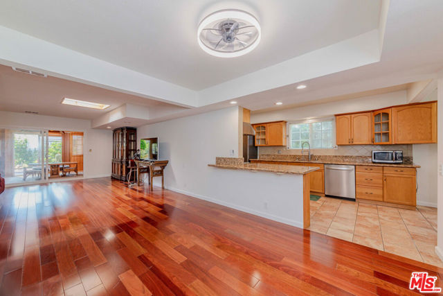 11210 Mcdonald Street, Culver City CA: https://media.crmls.org/mediaz/ff8644cf-8cc8-4ea8-a5be-a5047c0e90bc.jpg
