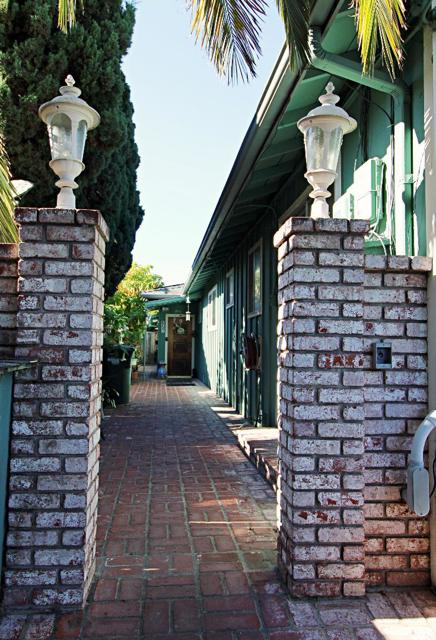 657 2nd Avenue, Redwood City CA: https://media.crmls.org/mediaz/ff865f13-5af7-49f8-894a-ae4d14187cdb.jpg