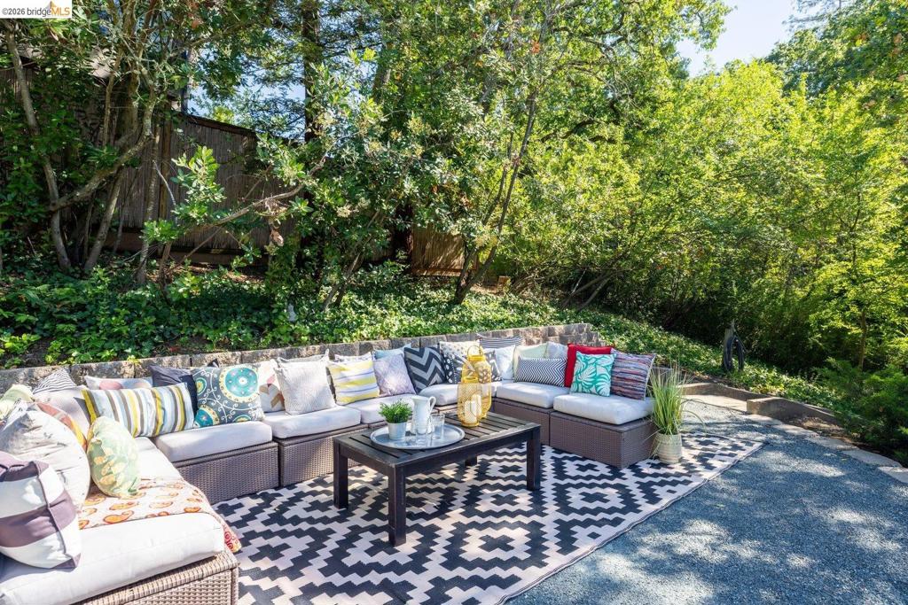 https://media.crmls.org/mediaz/ff8683ae-265d-46a5-8e0c-ef06994da875.jpg?preset=X-Large