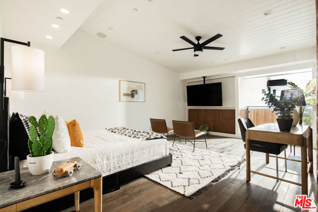934 1st Street, Manhattan Beach CA: https://media.crmls.org/mediaz/ff884f52-5031-4bf2-83df-a4644a8e8eb1.jpg