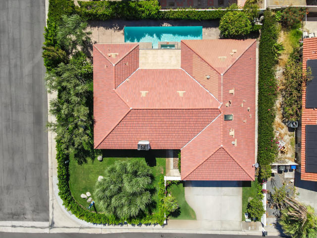 1399 N ViA Donna, Palm Springs CA: https://media.crmls.org/mediaz/ff88e029-ba54-472f-9b74-9e54078a5fef.jpg