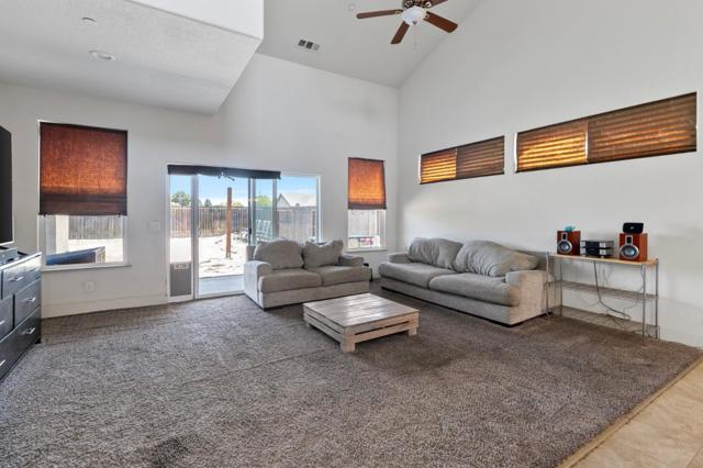 572 St Helena Drive, Newman CA: https://media.crmls.org/mediaz/ff89991e-dc61-4c24-a63f-988d9c27a3de.jpg