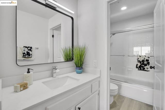 Image 24 of 45 For 545 Pierce St  2410
