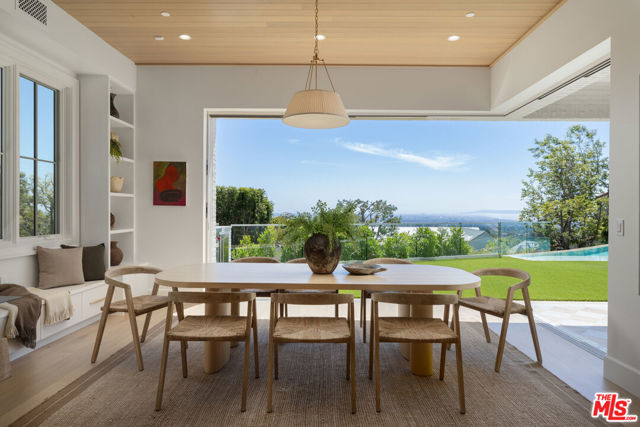 1682 San Onofre Drive, Pacific Palisades CA: https://media.crmls.org/mediaz/ff8a736f-758b-445b-9e73-85ddfe92bb7a.jpg