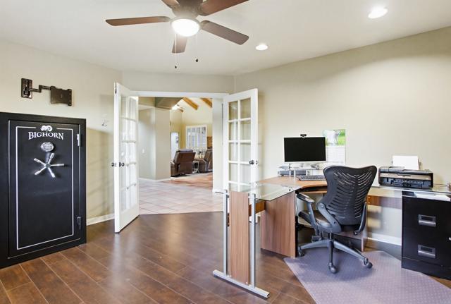 Detail Gallery Image 26 of 54 For 2092 Tudor Ln, Fallbrook,  CA 92028 - 4 Beds | 3/1 Baths