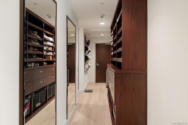 645 Front St, San Diego CA: https://media.crmls.org/mediaz/ff8acca1-1366-4b14-8ae8-7da83c9081cf.jpg