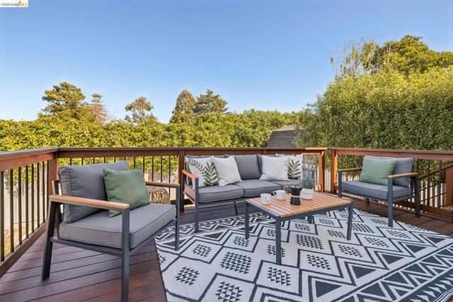 1509 Francis St, Albany CA: https://media.crmls.org/mediaz/ff8b0932-752c-443e-a1b9-5f556acdee81.jpg