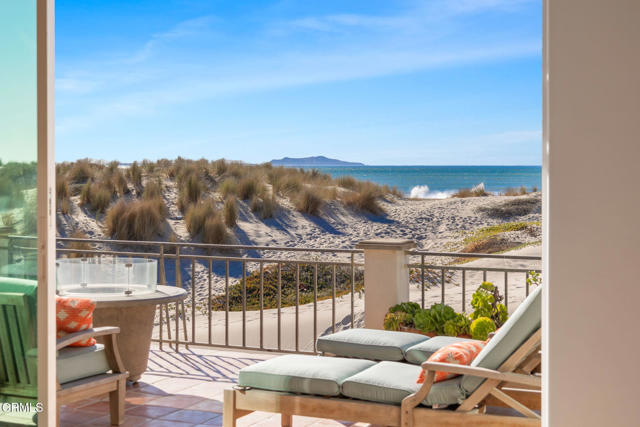 1571 Mandalay Beach Road, Oxnard CA: https://media.crmls.org/mediaz/ff8b8478-de68-4a7f-a742-a64dcbb06930.jpg