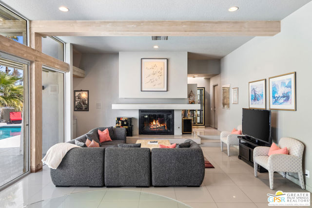 770 N Girasol Court, Palm Springs CA: https://media.crmls.org/mediaz/ff8b9512-7373-4183-83da-cf900b37374b.jpg