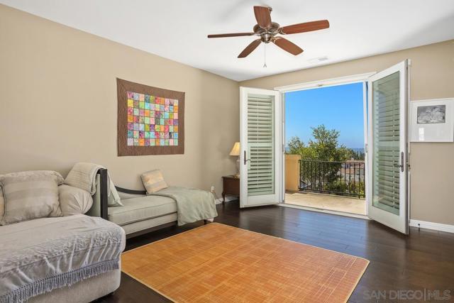 5029 Medalist Ct, Oceanside CA: https://media.crmls.org/mediaz/ff8c05ff-c3c0-4b2d-bbbc-4865b39625dc.jpg