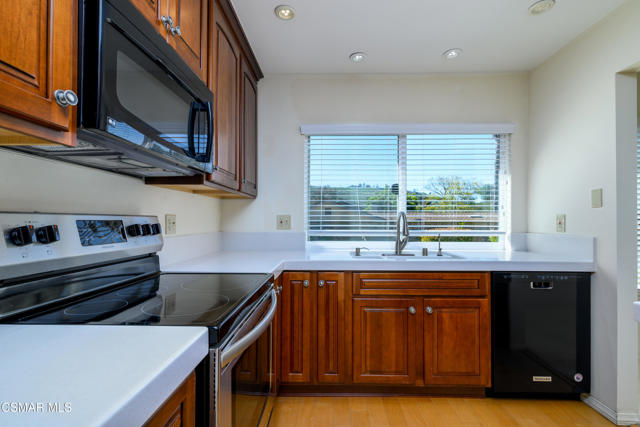 2202 Park Place, Thousand Oaks CA: https://media.crmls.org/mediaz/ff8c7e3a-36ec-4351-98de-1c48aa98f520.jpg