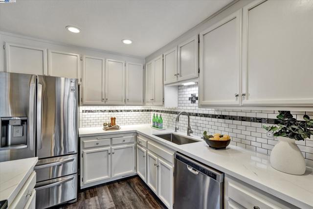 4374 Valley Ave, Pleasanton CA: https://media.crmls.org/mediaz/ff8cb4e6-a598-4fb9-b753-db20cf4ebbcd.jpg