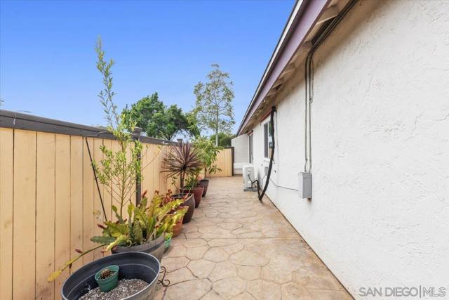 1059 Buena Vista Way, Chula Vista CA: https://media.crmls.org/mediaz/ff8cc369-73fc-4f91-9dd8-15bce8583008.jpg