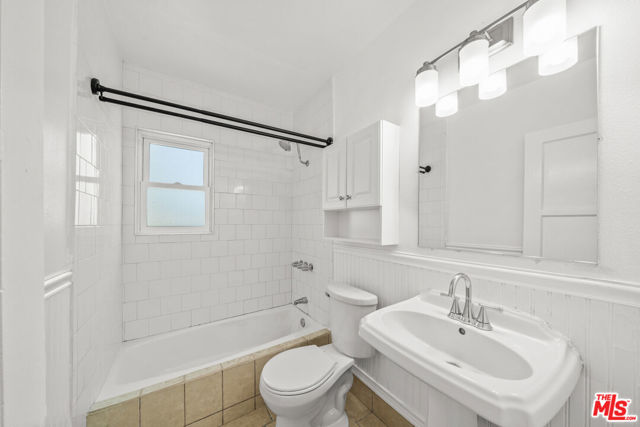 6112 Bonfair Avenue, Lakewood CA: https://media.crmls.org/mediaz/ff8ce512-f949-4090-af99-b85cac1f658e.jpg