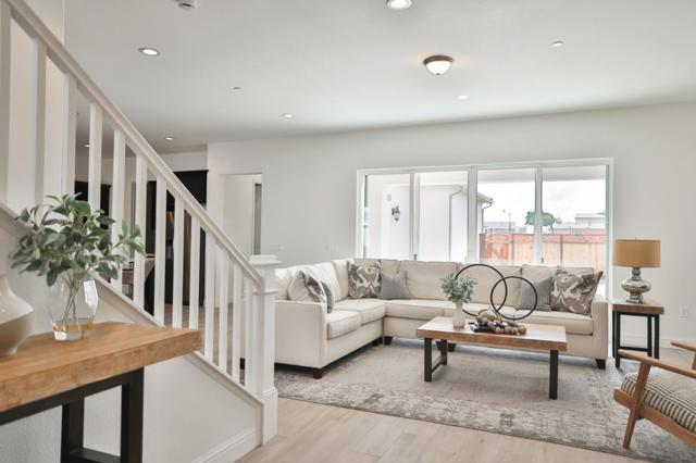 592 Santa Lucia Way, Marina CA: https://media.crmls.org/mediaz/ff8d7739-729c-4dce-87b1-7d7a6fd67efb.jpg