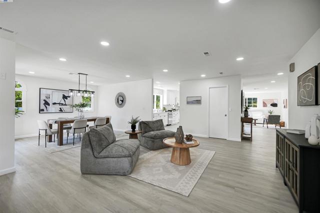 1662 Dorchester Pl, Concord CA: https://media.crmls.org/mediaz/ff8d8423-f294-4d71-930c-7f32850de6f5.jpg