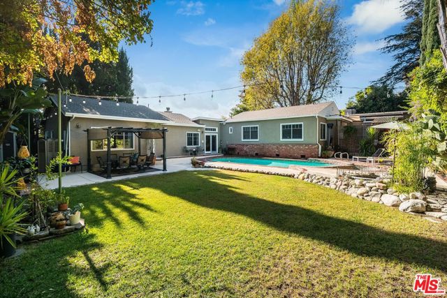4538 Lemp Avenue, Studio City CA: https://media.crmls.org/mediaz/ff8db373-b0c6-45dc-906f-46db8bd1560c.jpg
