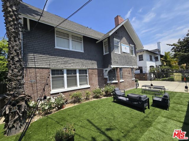 1257 W Adams Boulevard, Los Angeles CA: https://media.crmls.org/mediaz/ff8dc58e-1dc5-4483-bc26-e0f76049af46.jpg