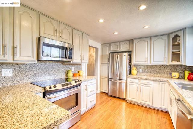 2821 Ponderosa Drive, Concord CA: https://media.crmls.org/mediaz/ff8e3981-7e71-4bbb-a3e8-8073c02ac278.jpg