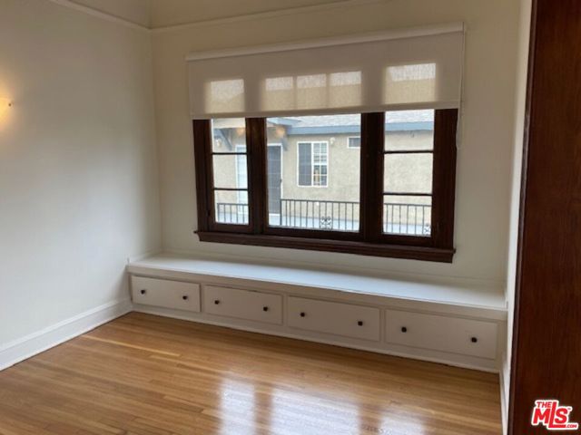 25 Falcon Avenue, Long Beach CA: https://media.crmls.org/mediaz/ff8e9cab-88bc-4958-bb2e-d6b23ed0ebcc.jpg