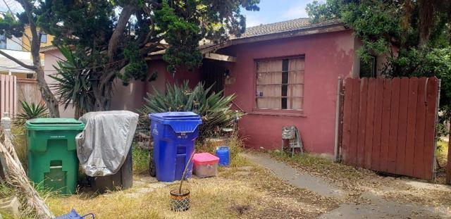 815 Reed Avenue, San Diego CA: https://media.crmls.org/mediaz/ff8ed6c1-7a1d-42d8-ba03-5f7b1441837a.jpg