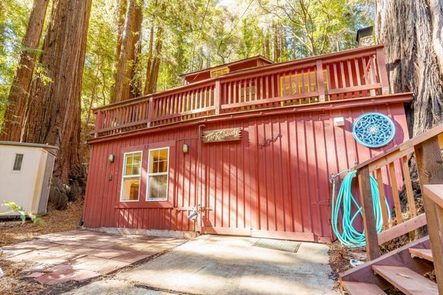 2001 Cathedral Drive, Aptos CA: https://media.crmls.org/mediaz/ff8ef2c4-7f81-4d84-9f9b-bcd367630e24.jpg