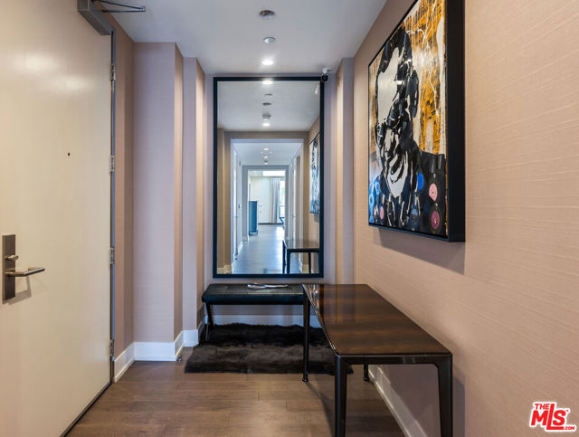 460 N Palm Drive, Beverly Hills CA: https://media.crmls.org/mediaz/ff8f0cc6-1de4-47a3-81be-c9bff1421f1f.jpg