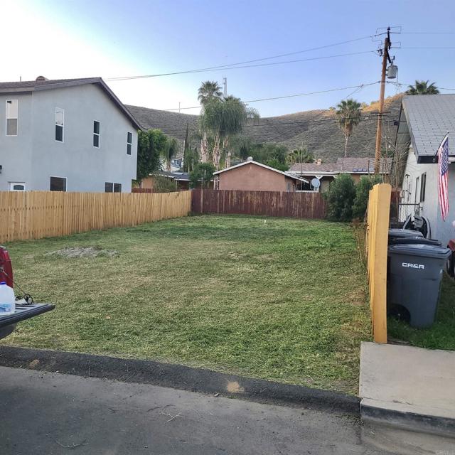 759 Lake St, Lake Elsinore CA: https://media.crmls.org/mediaz/ff8f1fcd-aa88-41dc-b2f1-6103c7688d0e.jpg